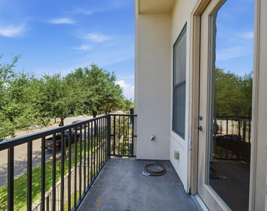 1206 Delano Street - Photo Thumbnail 2