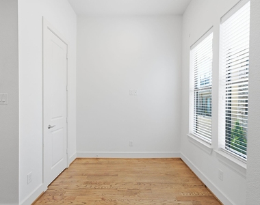 1206 Delano Street - Photo Thumbnail 13