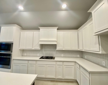 9411 Trestle Creek Court - Photo Thumbnail 5