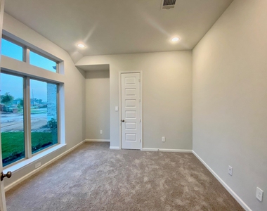 9411 Trestle Creek Court - Photo Thumbnail 7