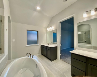 9411 Trestle Creek Court - Photo Thumbnail 11