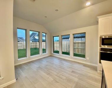 9411 Trestle Creek Court - Photo Thumbnail 3