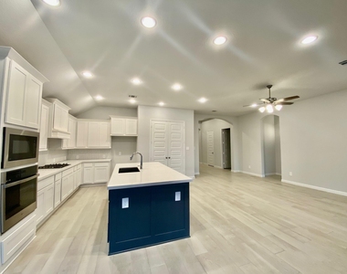 9411 Trestle Creek Court - Photo Thumbnail 4