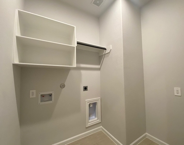 9411 Trestle Creek Court - Photo Thumbnail 17