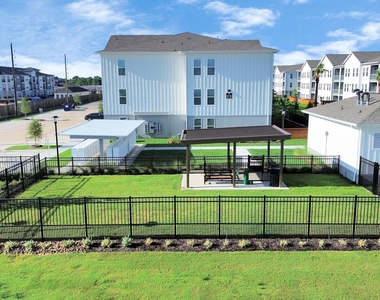2020 Grandway Drive - Photo Thumbnail 23
