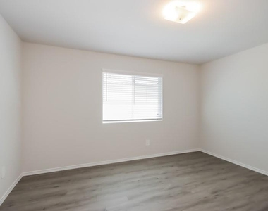 204 Blue Crane Street - Photo Thumbnail 6