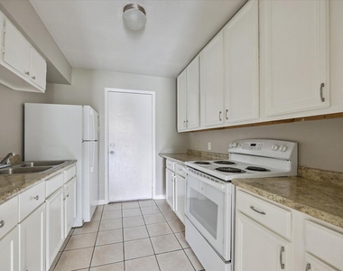 5107 Clover Street - Photo Thumbnail 3