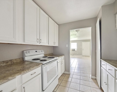 5107 Clover Street - Photo Thumbnail 4