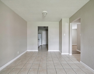 5107 Clover Street - Photo Thumbnail 2