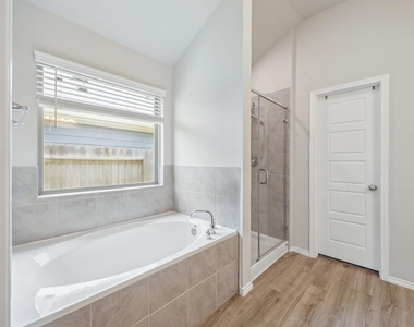 6414 Fiddlewood Thicket Lane - Photo Thumbnail 17