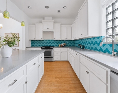 1121 Moy Street - Photo Thumbnail 13