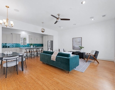 1121 Moy Street - Photo Thumbnail 9