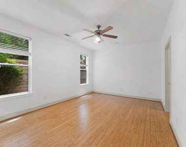 1121 Moy Street - Photo Thumbnail 3