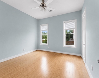 1121 Moy Street - Photo Thumbnail 16