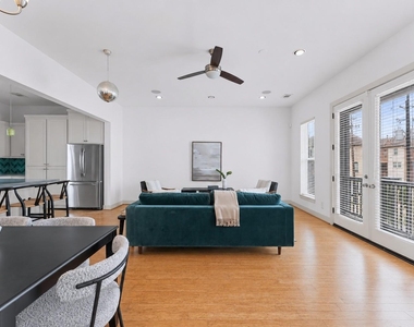 1121 Moy Street - Photo Thumbnail 6