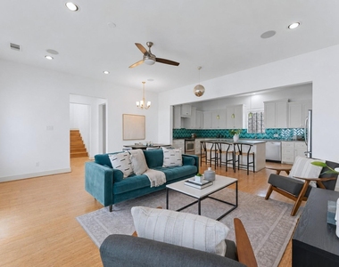 1121 Moy Street - Photo Thumbnail 7