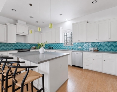 1121 Moy Street - Photo Thumbnail 12