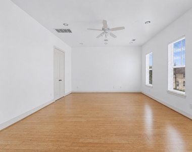 1121 Moy Street - Photo Thumbnail 17