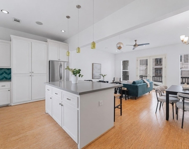 1121 Moy Street - Photo Thumbnail 14