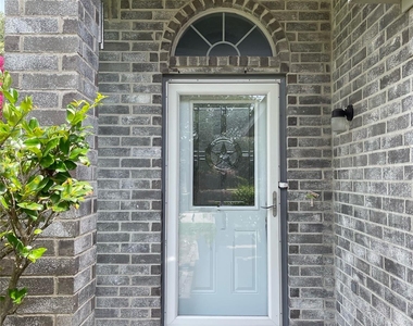 4010 Bealey Lane - Photo Thumbnail 4
