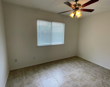 4010 Bealey Lane - Photo Thumbnail 16