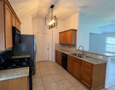 4010 Bealey Lane - Photo Thumbnail 11