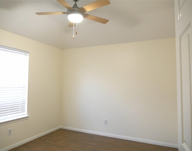 16327 Bettong Court - Photo Thumbnail 12