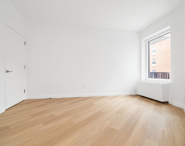 71-82 Parsons Boulevard - Photo Thumbnail 4