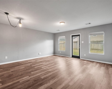 15638 Del Norte Drive - Photo Thumbnail 3