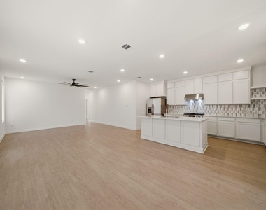 21611 Colonial Meadow Creek Trail - Photo Thumbnail 3