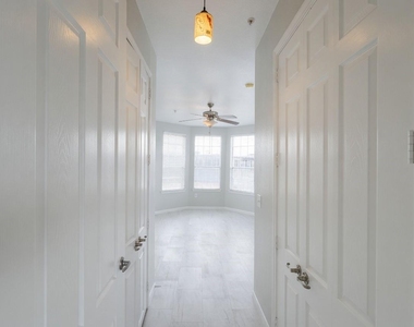 7575 Kirby Drive - Photo Thumbnail 11