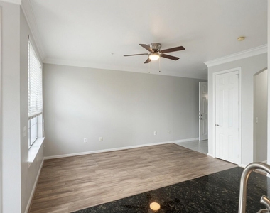 7575 Kirby Drive - Photo Thumbnail 9
