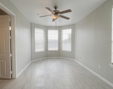 7575 Kirby Drive - Photo Thumbnail 12