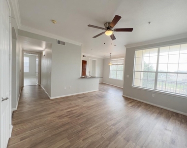 7575 Kirby Drive - Photo Thumbnail 3