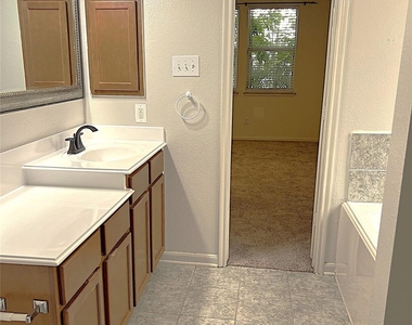 10634 Lyndon Meadows Drive - Photo Thumbnail 18
