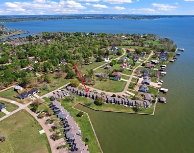 100 Edgewater Drive - Photo Thumbnail 31