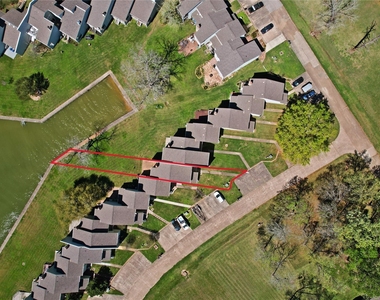 100 Edgewater Drive - Photo Thumbnail 20