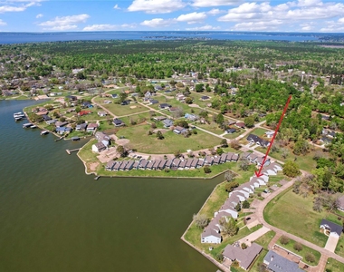 100 Edgewater Drive - Photo Thumbnail 21
