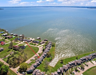 100 Edgewater Drive - Photo Thumbnail 22