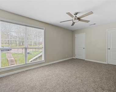 100 Edgewater Drive - Photo Thumbnail 10