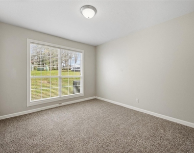 100 Edgewater Drive - Photo Thumbnail 7