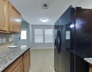 10951 Royal Forest Drive - Photo Thumbnail 5