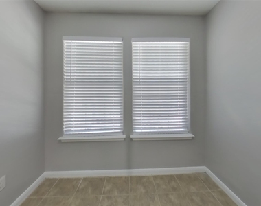 10951 Royal Forest Drive - Photo Thumbnail 3