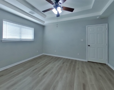 10951 Royal Forest Drive - Photo Thumbnail 6