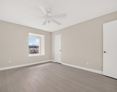 10383 Briar Forest Drive - Photo Thumbnail 21
