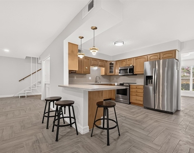 10383 Briar Forest Drive - Photo Thumbnail 18