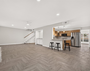 10383 Briar Forest Drive - Photo Thumbnail 8