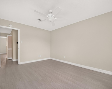 10383 Briar Forest Drive - Photo Thumbnail 23