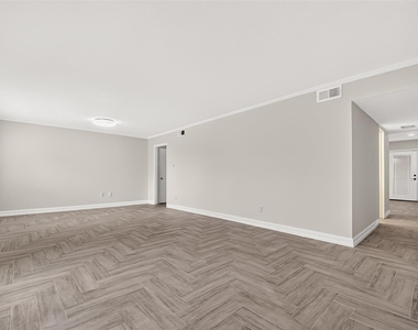 10383 Briar Forest Drive - Photo Thumbnail 3