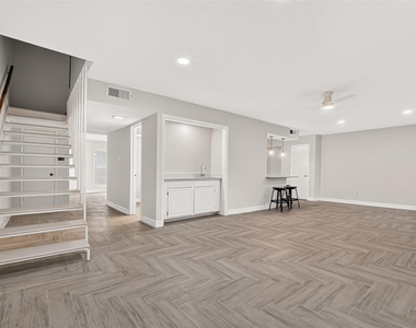 10383 Briar Forest Drive - Photo Thumbnail 9